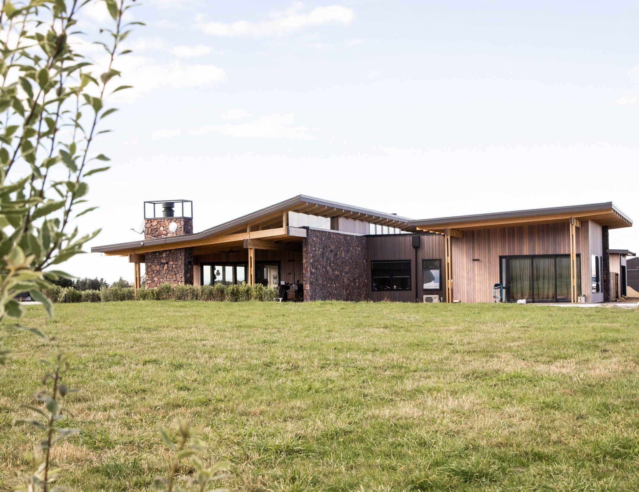 Quality aluminium doors and windows, and steel garage doors Quality aluminium doors and windows, and steel garage doors